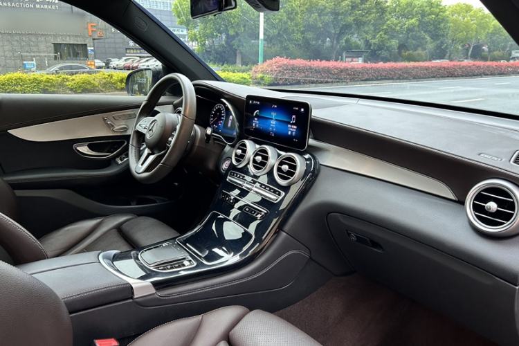 Used Mercedes-Benz GLC 2021 GLC 260 L 4MATIC Dynamic Edition Interior 11