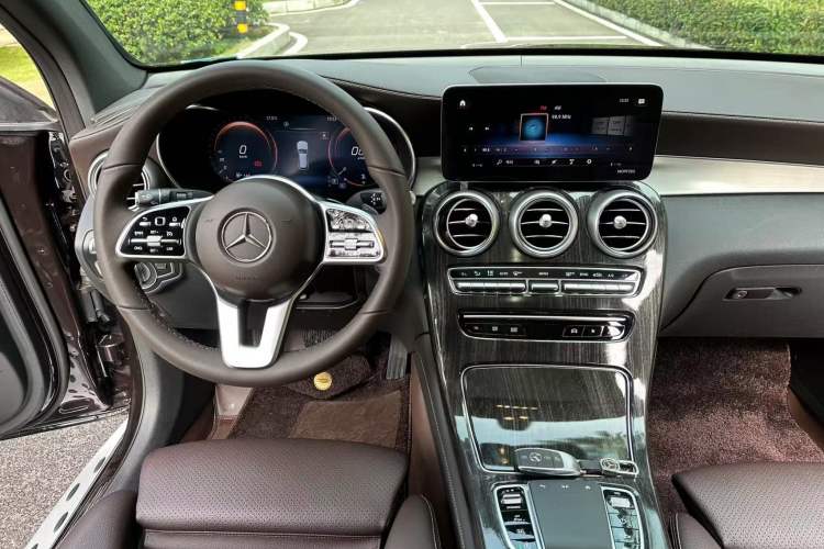 Used Mercedes-Benz GLC 2021 GLC 260 L 4MATIC Dynamic Edition Interior 2