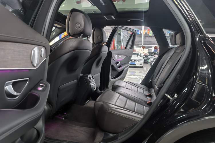 Used Mercedes-Benz GLC 2021 GLC 300 L 4MATIC Dynamic Model Interior 2