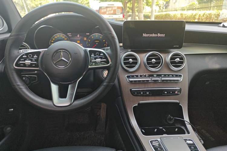 Used Mercedes-Benz GLC 2021 GLC 260 L 4MATIC Luxury Model Interior 2