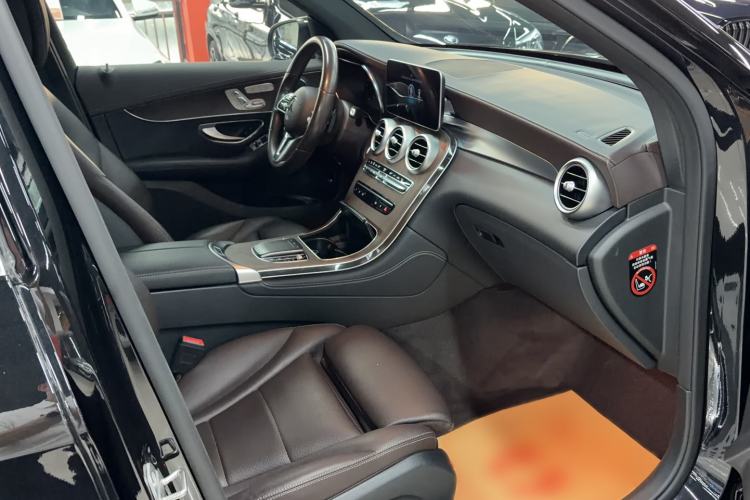 Used Mercedes-Benz GLC 2021 GLC 260 L 4MATIC Luxury Model Interior 3