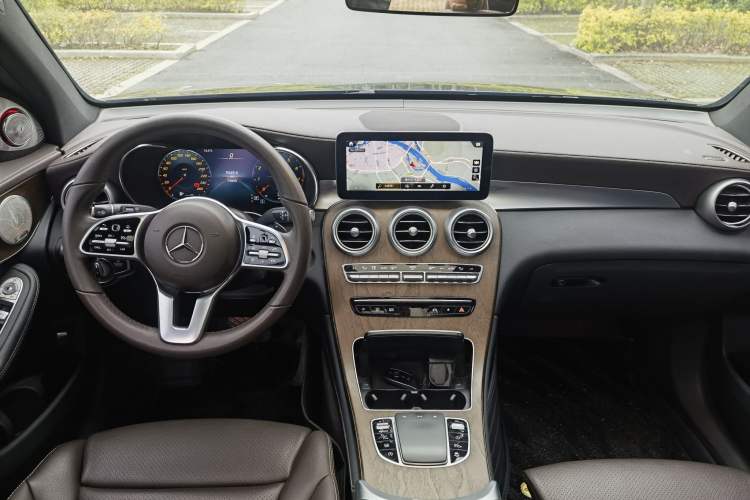 Used Mercedes-Benz GLC 2021 GLC 260 L 4MATIC Luxury Model Interior 3