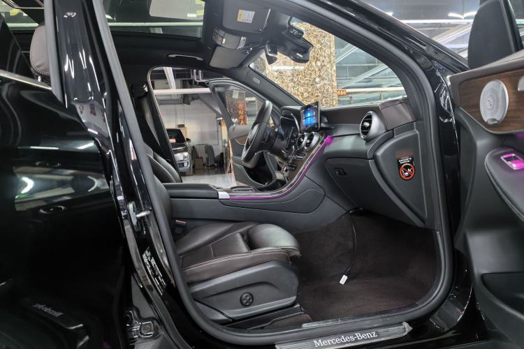 Used Mercedes-Benz GLC 2021 GLC 300 L 4MATIC Dynamic Model Interior 3