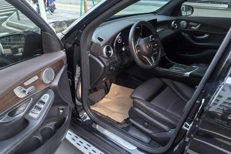 Used Mercedes-Benz GLC 2021 GLC 300 L 4MATIC Dynamic Model Interior 3