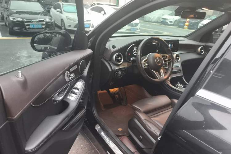 Used Mercedes-Benz GLC 2021 GLC 260 L 4MATIC Luxury Model Interior 3