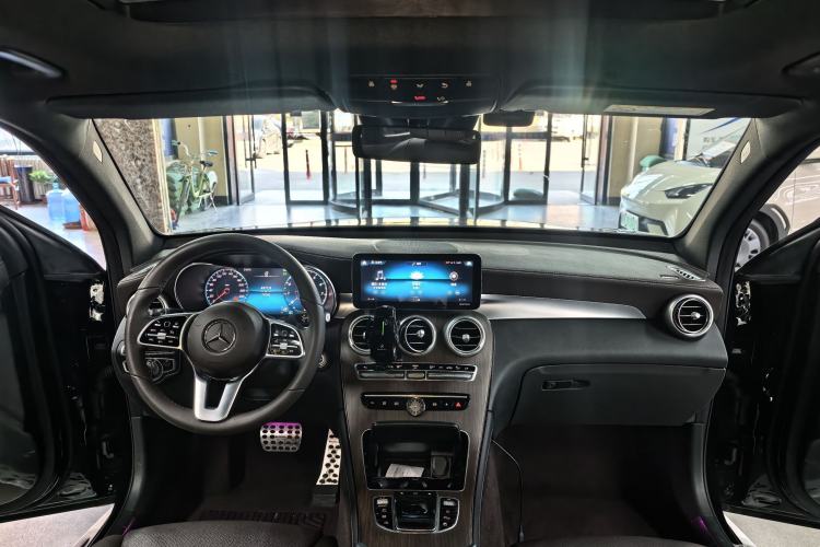 Used Mercedes-Benz GLC 2021 GLC 300 L 4MATIC Dynamic Model Interior 5