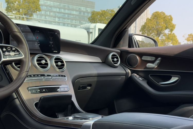 Used Mercedes-Benz GLC 2021 GLC 260 L 4MATIC Luxury Model Interior 6