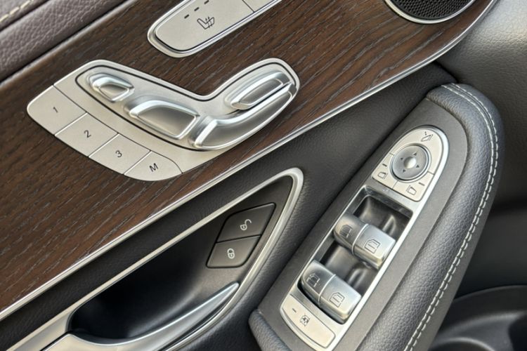 Used Mercedes-Benz GLC 2021 GLC 260 L 4MATIC Luxury Model Interior 7