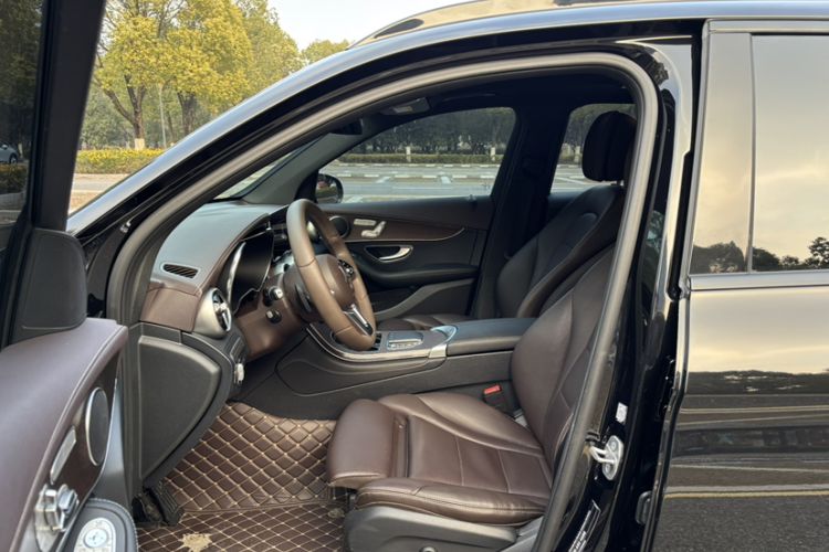 Used Mercedes-Benz GLC 2021 GLC 260 L 4MATIC Luxury Model Interior 8