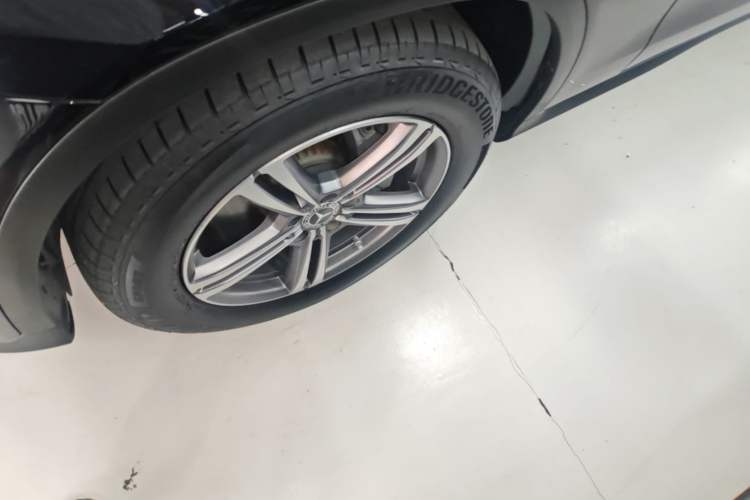Used Mercedes-Benz GLC 2021 GLC 260 L 4MATIC Dynamic Edition Left Front Wheel Hub