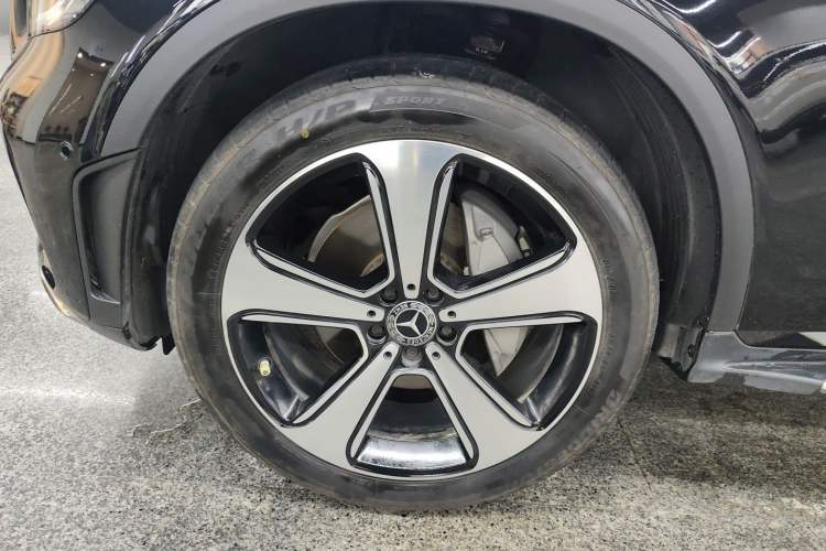 Used Mercedes-Benz GLC 2021 GLC 300 L 4MATIC Luxury Model Left Front Wheel Hub