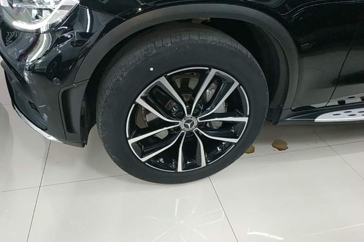 Used Mercedes-Benz GLC 2021 GLC 300 L 4MATIC Dynamic Model Left Front Wheel Hub