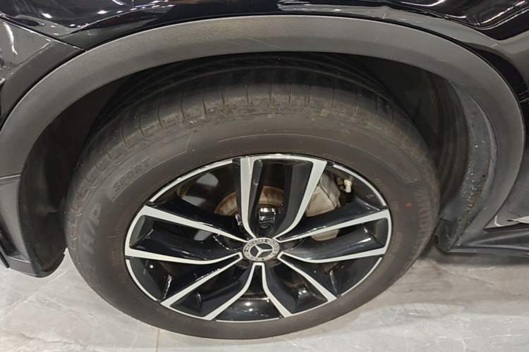 Used Mercedes-Benz GLC 2021 GLC 300 L 4MATIC Dynamic Model Left Front Wheel Hub