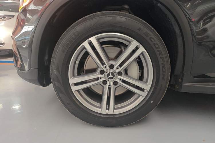 Used Mercedes-Benz GLC 2021 GLC 260 L 4MATIC Dynamic Edition Left Front Wheel Hub