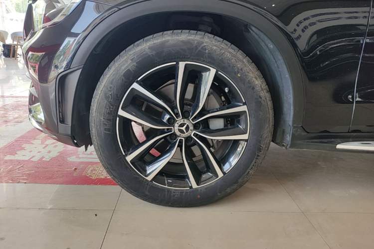 Used Mercedes-Benz GLC 2021 GLC 300 L 4MATIC Dynamic Model Left Front Wheel Hub