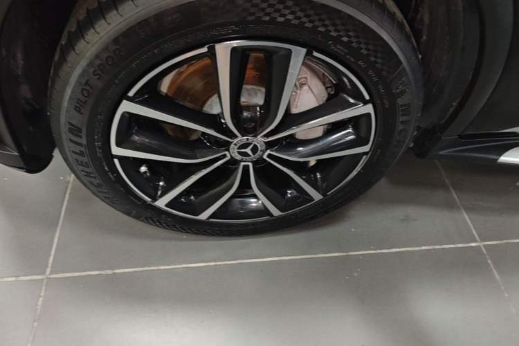 Used Mercedes-Benz GLC 2021 GLC 300 L 4MATIC Dynamic Model Left Front Wheel Hub
