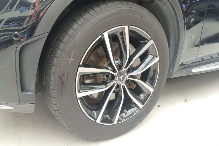 Used Mercedes-Benz GLC 2021 GLC 260 L 4MATIC Luxury Model Left Front Wheel Hub