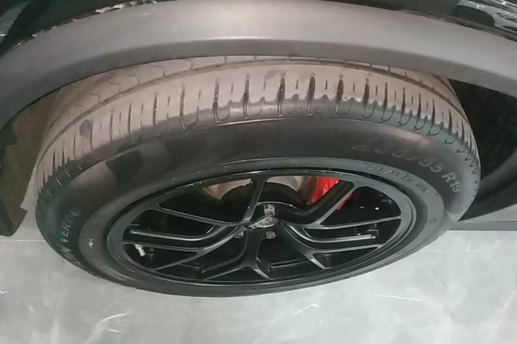 Used Mercedes-Benz GLC 2021 GLC 260 L 4MATIC Dynamic Edition Left Front Wheel Hub