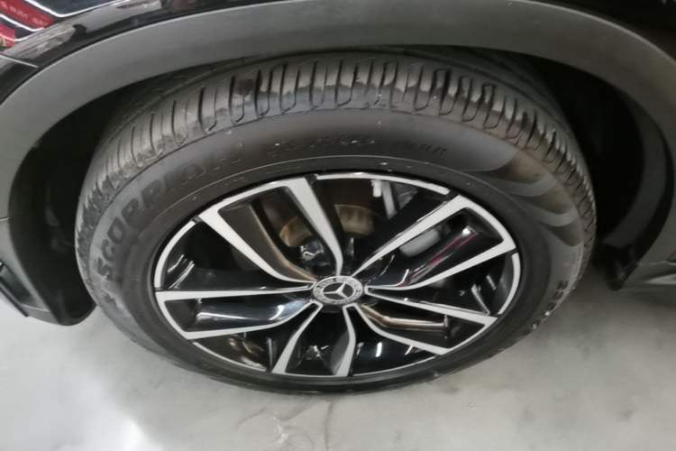 Used Mercedes-Benz GLC 2021 GLC 300 L 4MATIC Dynamic Model Left Front Wheel Hub