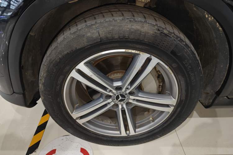Used Mercedes-Benz GLC 2021 GLC 260 L 4MATIC Dynamic Edition Left Front Wheel Hub