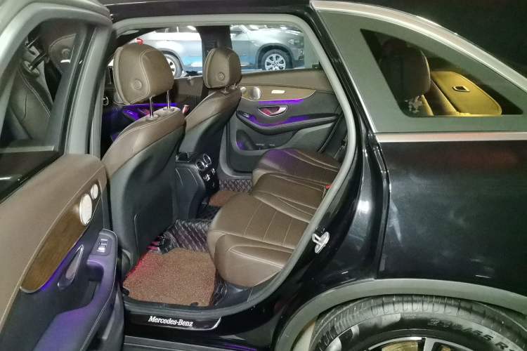 Used Mercedes-Benz GLC 2021 GLC 300 L 4MATIC Dynamic Model Left Rear Seat