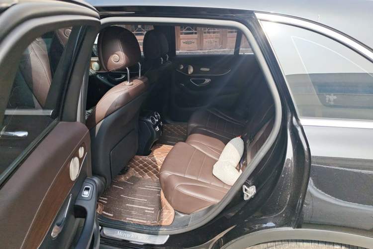 Used Mercedes-Benz GLC 2021 GLC 300 L 4MATIC Dynamic Model Left Rear Seat
