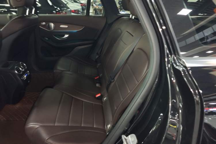 Used Mercedes-Benz GLC 2021 GLC 300 L 4MATIC Dynamic Model Left Rear Seat