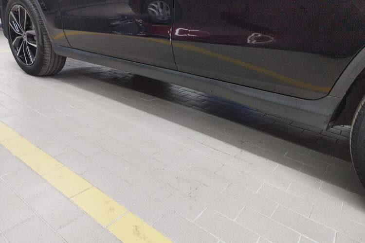 Used Mercedes-Benz GLC 2021 GLC 260 L 4MATIC Luxury Model Left Side Sill