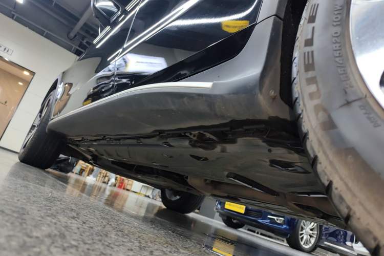 Used Mercedes-Benz GLC 2021 GLC 300 L 4MATIC Luxury Model Left Side Sill