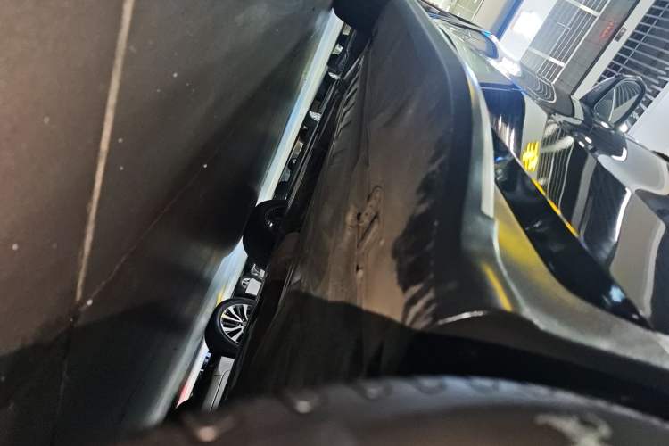 Used Mercedes-Benz GLC 2021 GLC 260 L 4MATIC Luxury Model Left Side Sill