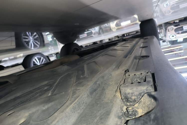 Used Mercedes-Benz GLC 2021 GLC 260 L 4MATIC Dynamic Edition Left Side Sill