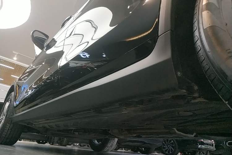 Used Mercedes-Benz GLC 2021 GLC 260 L 4MATIC Dynamic Edition Left Side Sill
