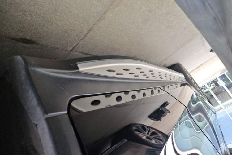 Used Mercedes-Benz GLC 2021 GLC 260 L 4MATIC Luxury Model Left Side Sill
