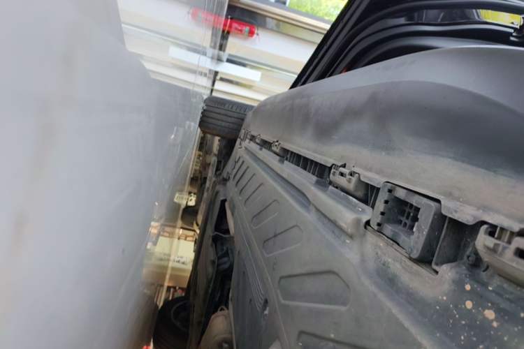 Used Mercedes-Benz GLC 2021 GLC 300 L 4MATIC Dynamic Model Left Side Sill