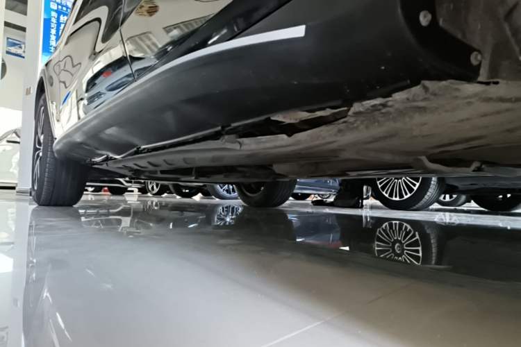 Used Mercedes-Benz GLC 2021 GLC 260 L 4MATIC Luxury Model Left Side Sill