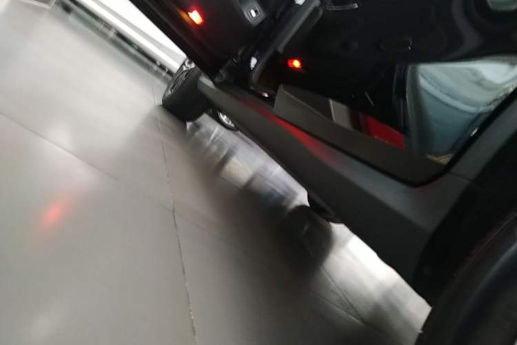 Used Mercedes-Benz GLC 2021 GLC 260 L 4MATIC Luxury Model Left Side Sill
