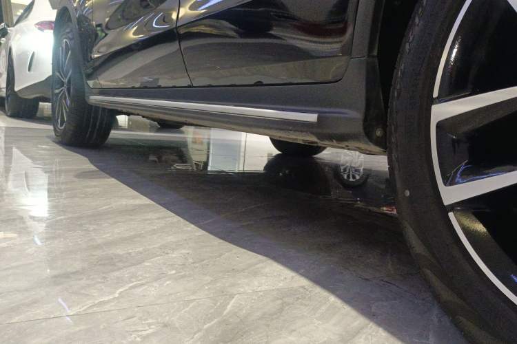 Used Mercedes-Benz GLC 2021 GLC 260 L 4MATIC Luxury Model Left Side Sill