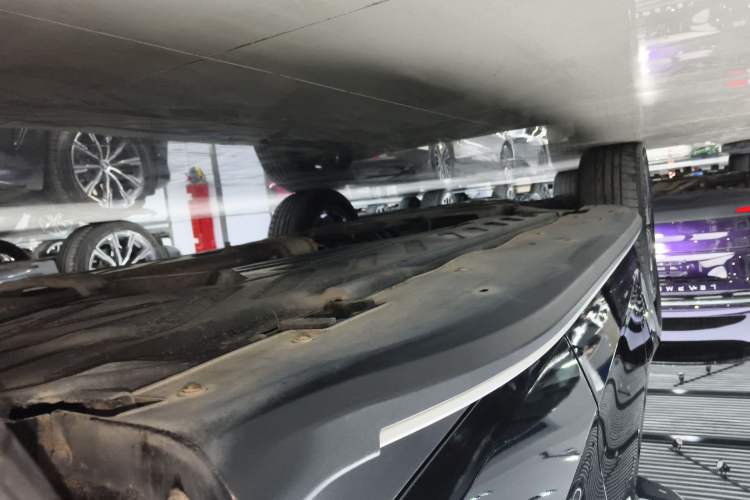Used Mercedes-Benz GLC 2021 GLC 260 L 4MATIC Luxury Model Left Side Sill