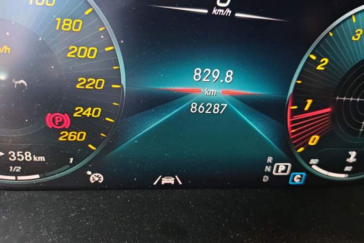 Used Mercedes-Benz GLC 2021 GLC 300 L 4MATIC Dynamic Model Odometer Close Up