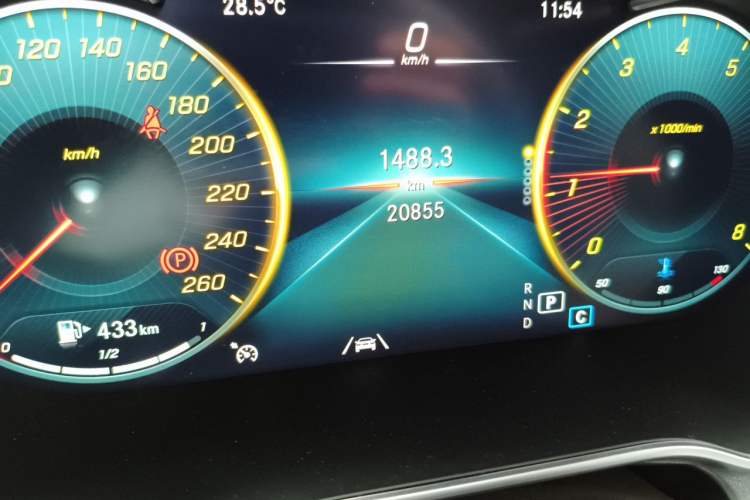 Used Mercedes-Benz GLC 2021 GLC 300 L 4MATIC Dynamic Model Odometer Close Up