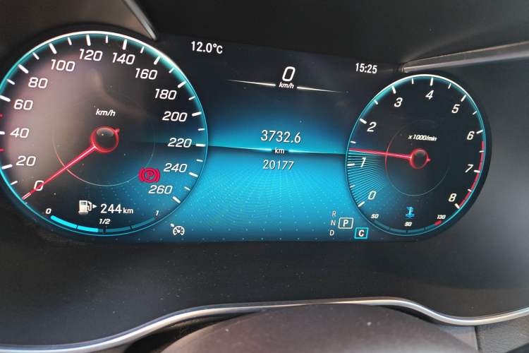 Used Mercedes-Benz GLC 2021 GLC 260 L 4MATIC Dynamic Edition Odometer Close Up
