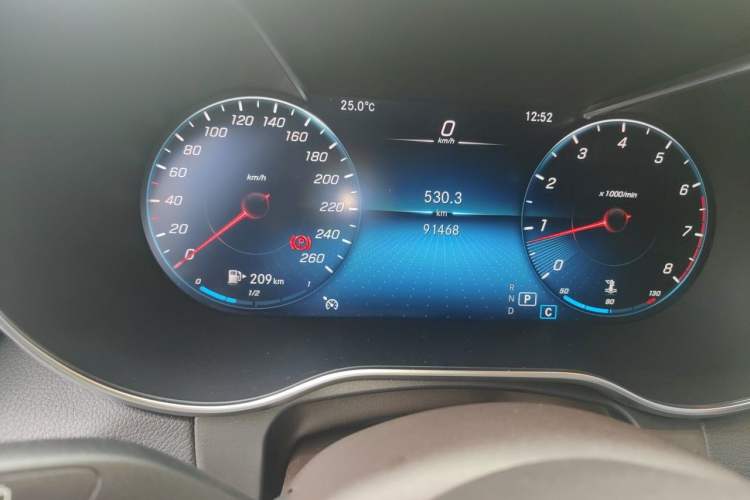 Used Mercedes-Benz GLC 2021 GLC 260 L 4MATIC Dynamic Edition Odometer Close Up