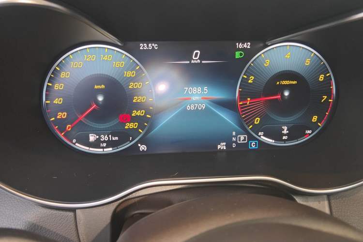 Used Mercedes-Benz GLC 2021 GLC 260 L 4MATIC Luxury Model Odometer Close Up