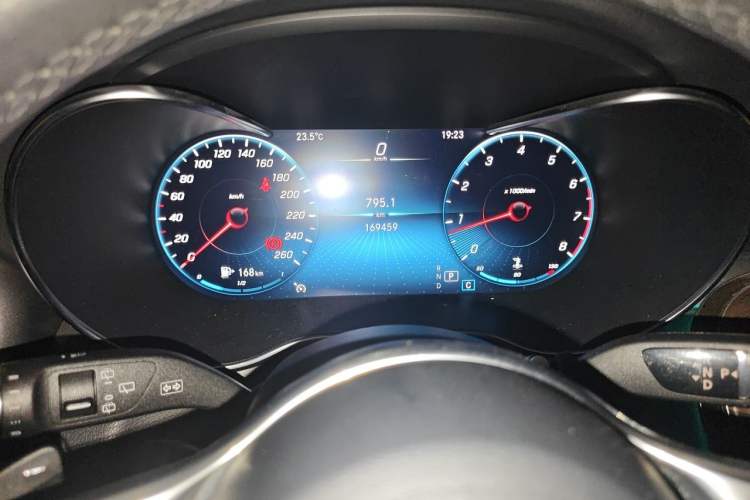 Used Mercedes-Benz GLC 2021 GLC 260 L 4MATIC Luxury Model Odometer Close Up