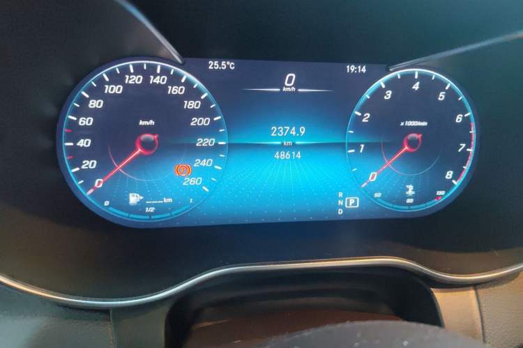 Used Mercedes-Benz GLC 2021 GLC 260 L 4MATIC Dynamic Edition Odometer Close Up