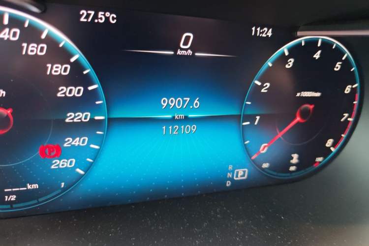 Used Mercedes-Benz GLC 2021 GLC 260 L 4MATIC Dynamic Edition Odometer Close Up