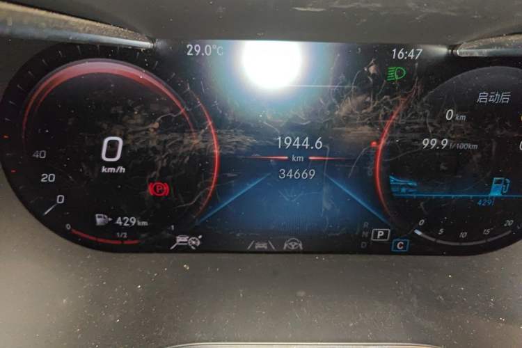 Used Mercedes-Benz GLC 2021 GLC 300 L 4MATIC Luxury Model Odometer Close Up