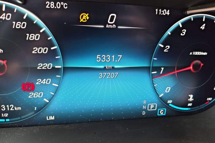 Used Mercedes-Benz GLC 2021 GLC 260 L 4MATIC Dynamic Edition Odometer Close Up
