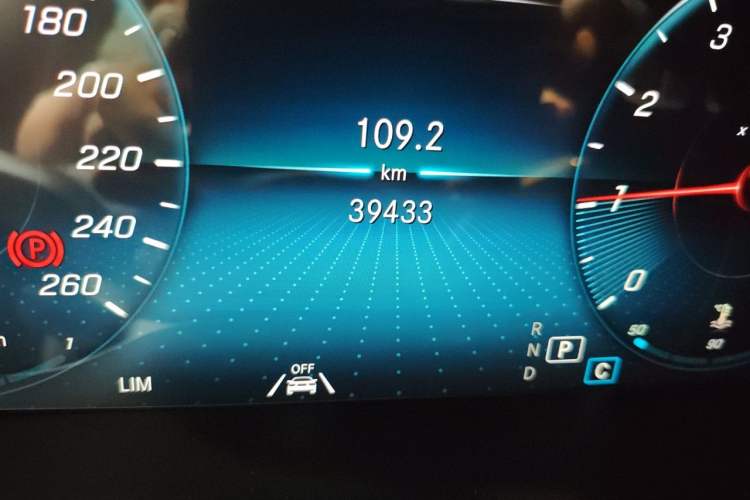 Used Mercedes-Benz GLC 2021 GLC 300 L 4MATIC Dynamic Model Odometer Close Up
