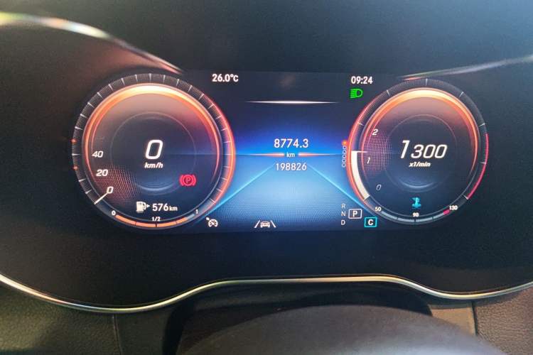 Used Mercedes-Benz GLC 2021 GLC 300 L 4MATIC Luxury Model Odometer Close Up